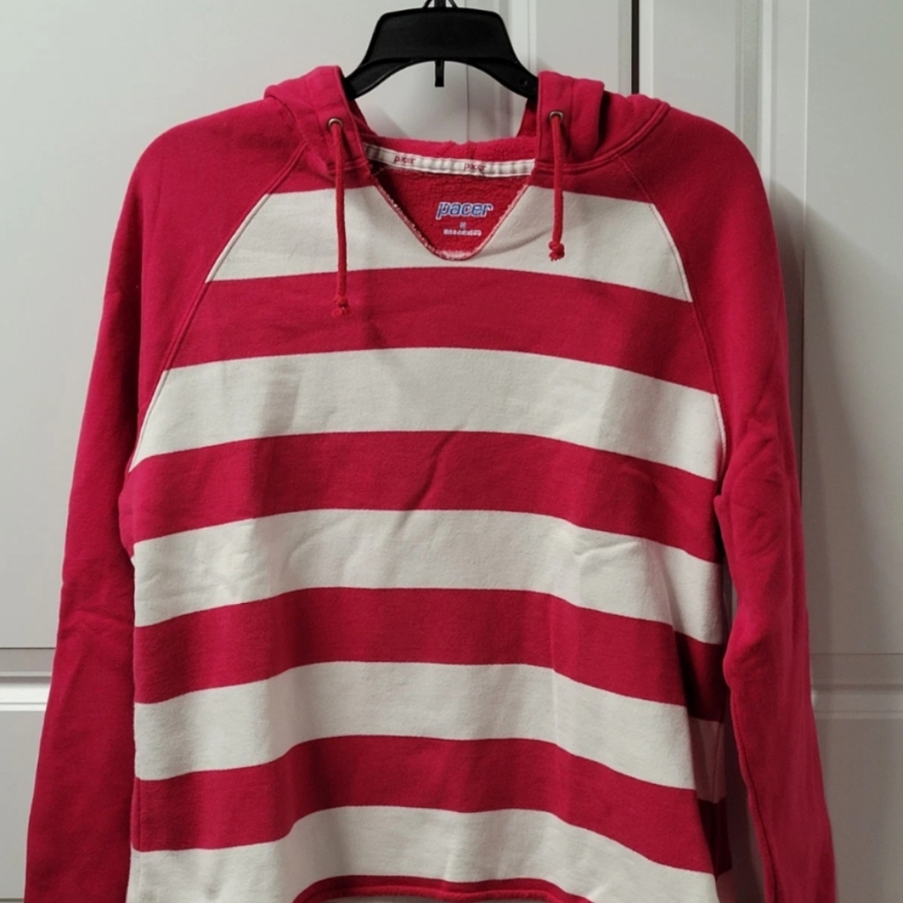 Pacer Sweatshirt Women's Size: Medium Cute V-Neck Striped